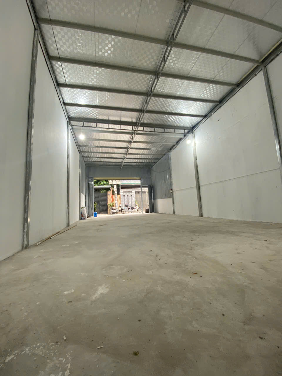 CHO THUÊ KHO LONG BIÊN – 120M² – XE TẢI VÀO TẬN NƠI - GIÁ THUÊ HỢP LÝ NHẤT VBB 15989784