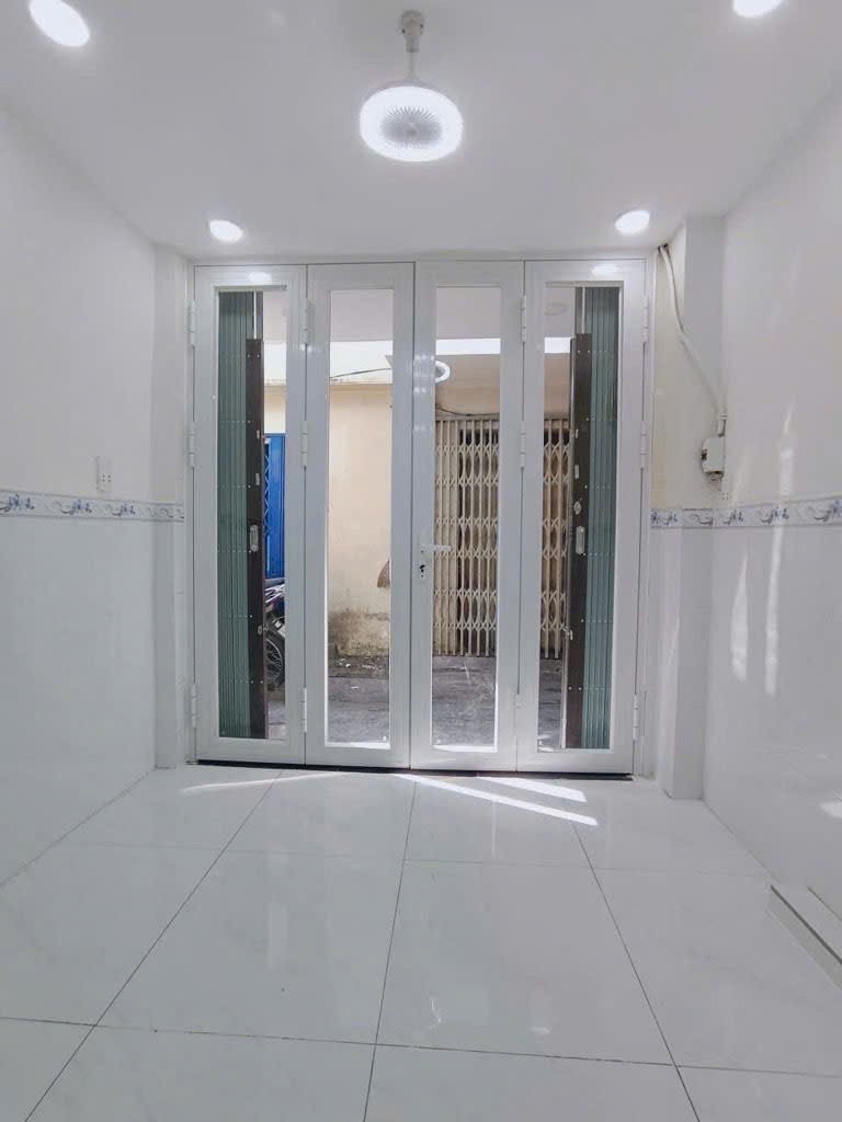 BÁN NHÀ MỚI - 2 TỶ HƠN - 3 TẦNG - SỔ HỒNG RIÊNG - GẦN BỆNH VIỆN CHỢ RẨY - QUẬN 11 15989824