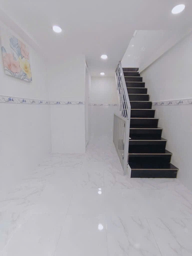 BÁN NHÀ MỚI - 2 TỶ HƠN - 3 TẦNG - SỔ HỒNG RIÊNG - GẦN BỆNH VIỆN CHỢ RẨY - QUẬN 11 15989824