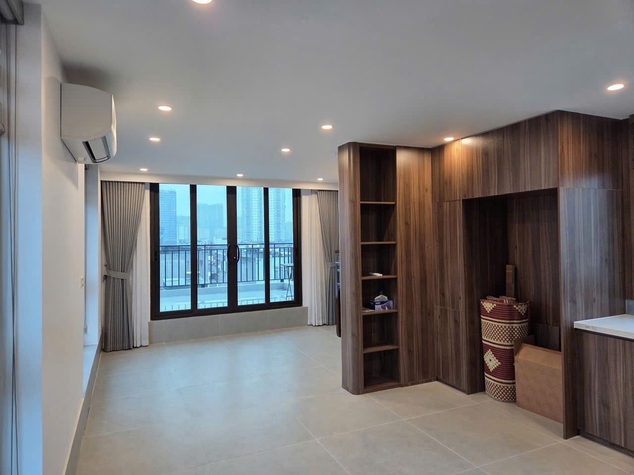 BÁN NHÀ PHÂN LÔ HOÀNG VĂN THÁI – Ô TÔ VÀO NHÀ – KD ĐỈNH – 56M CHỈ 17.8 TỶ 15989841