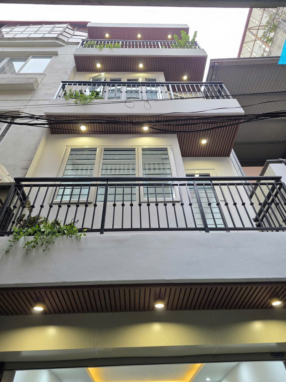 BÁN NHÀ PHÂN LÔ HOÀNG VĂN THÁI – Ô TÔ VÀO NHÀ – KD ĐỈNH – 56M CHỈ 17.8 TỶ 15989841