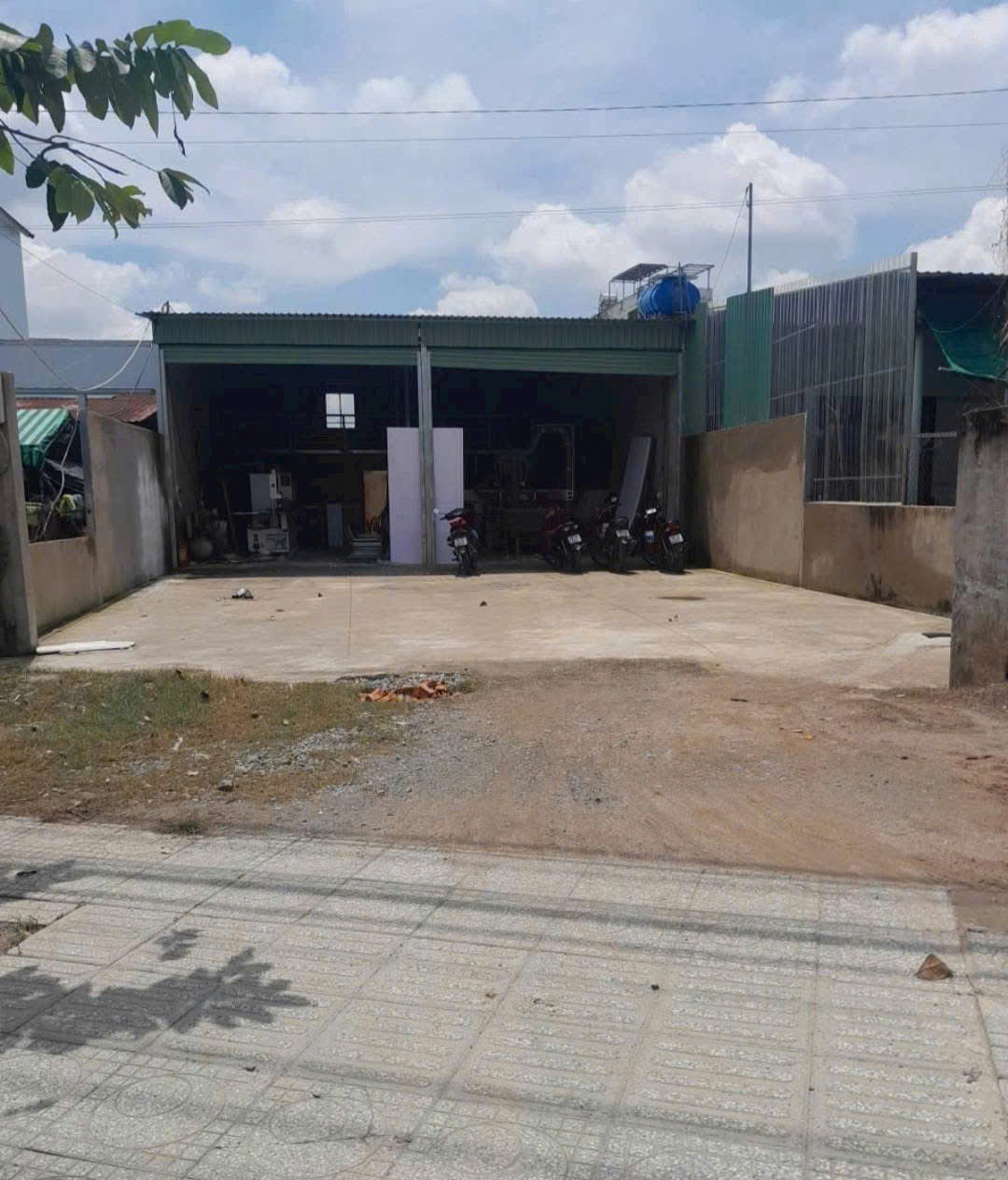 KHO XƯỞNG MẶT TIỀN NHỰA TÂN HIỆP – 9.4x30M – 250M² THỔ CƯ – CHỈ 9.8 TỶ 15989851