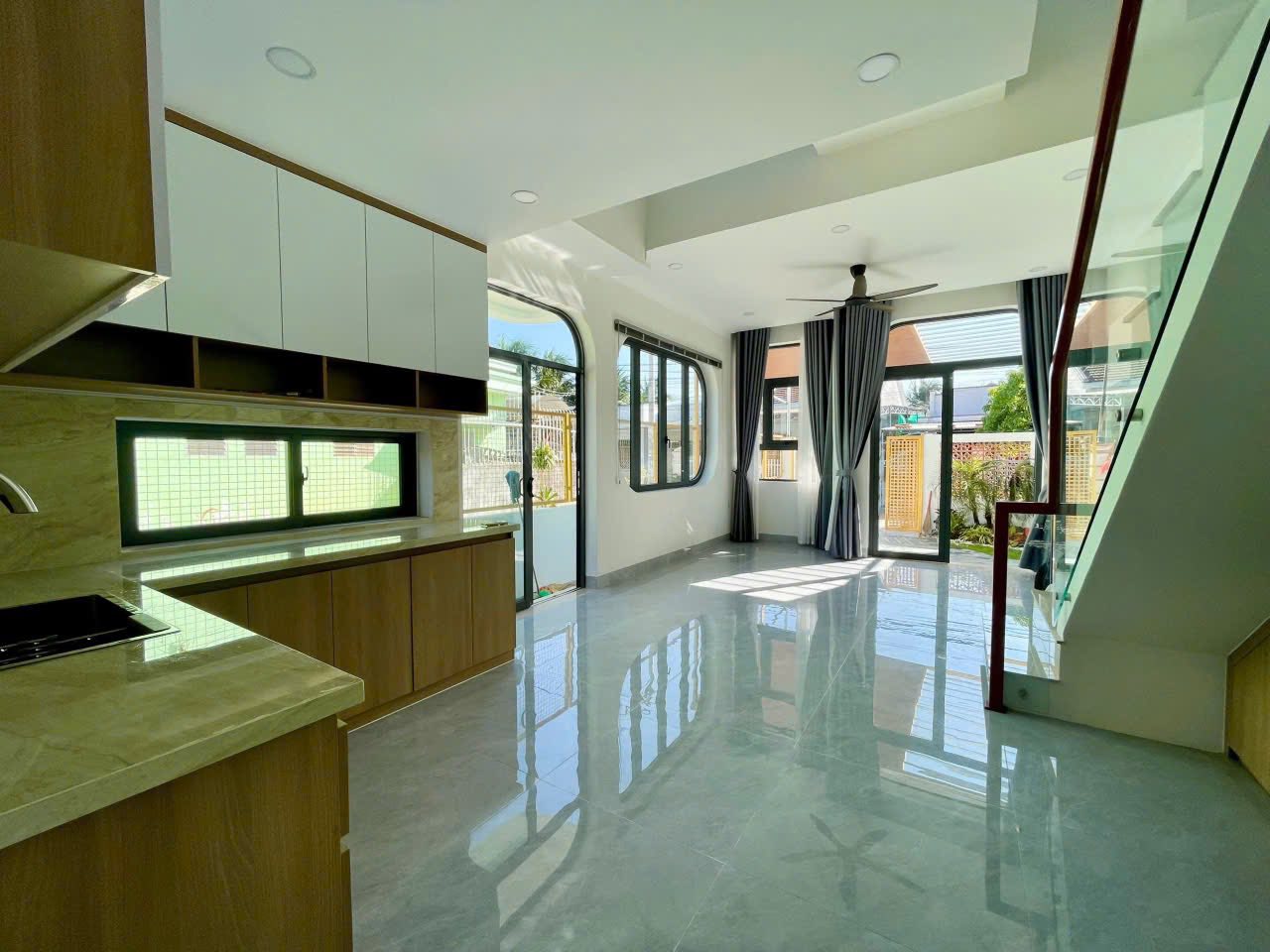 Msp 0704 : 
NHÀ MỚI THIẾT KẾ HIỆN ĐẠI – KHU DÂN CƯ ĐÔNG ĐÚC, BẮC NHA TRANG 15989859