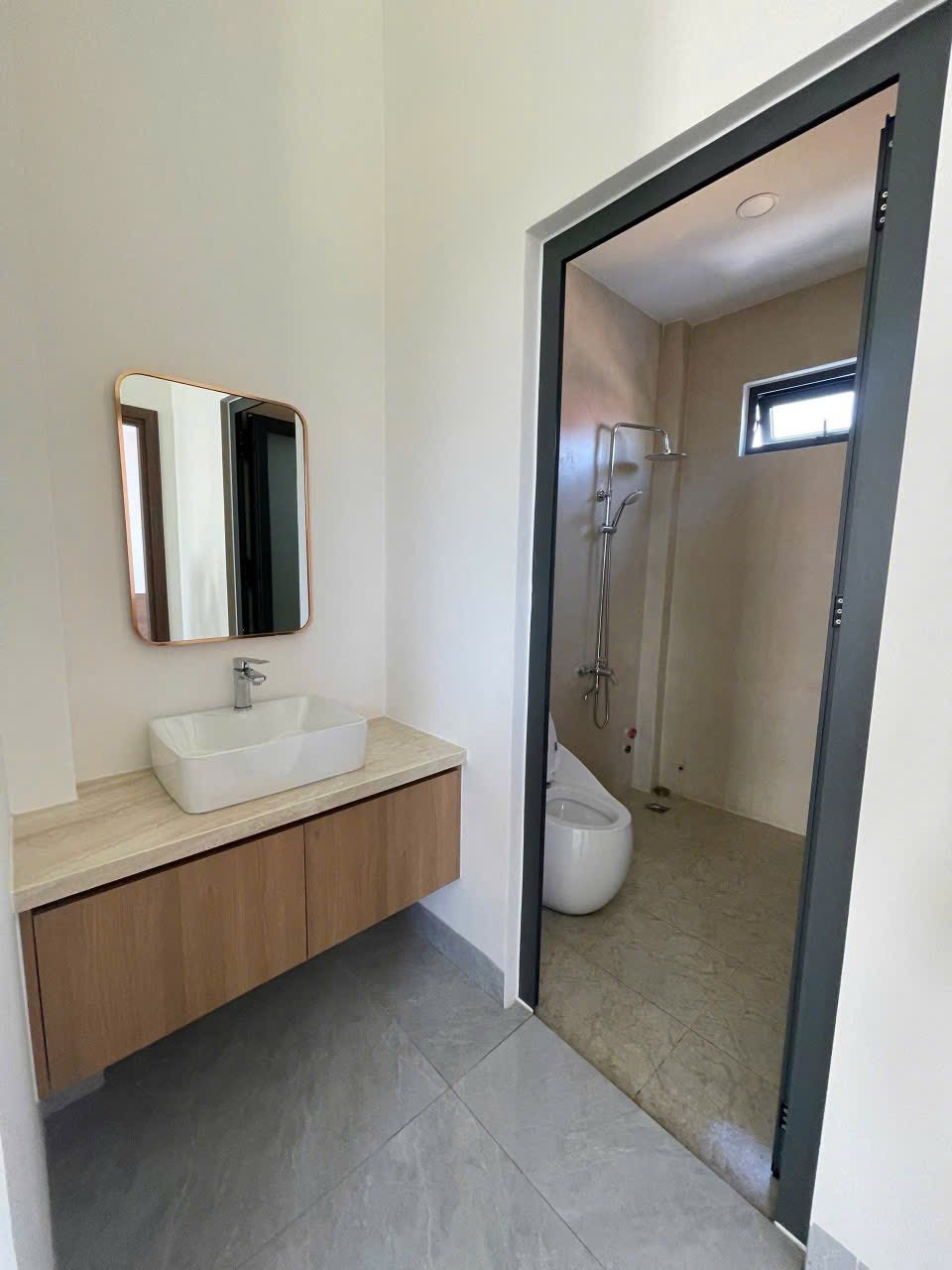 Msp 0704 : 
NHÀ MỚI THIẾT KẾ HIỆN ĐẠI – KHU DÂN CƯ ĐÔNG ĐÚC, BẮC NHA TRANG 15989859