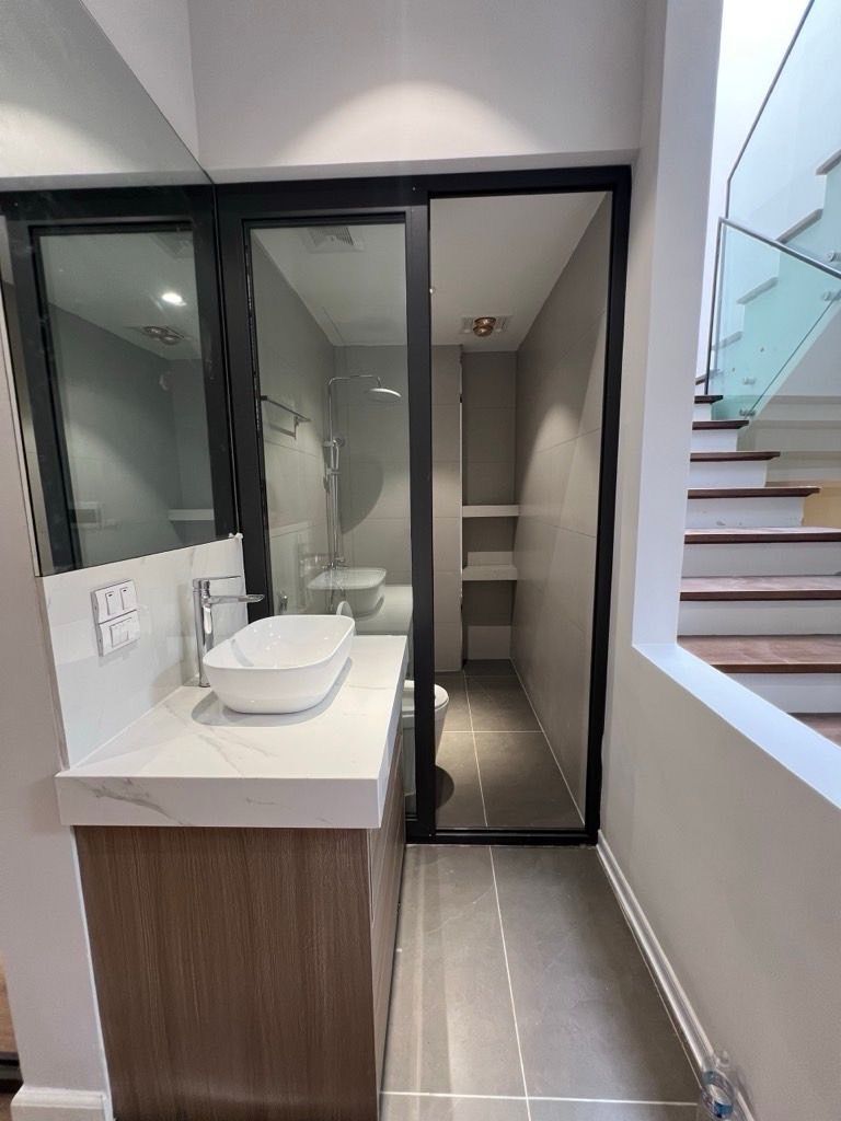 Bán nhà đẹp Nguyễn Văn Cừ- Dân xây- Gara- Sát phố  full Nội thất 45m 6 tầng 12 tỷ(TL) 15989882