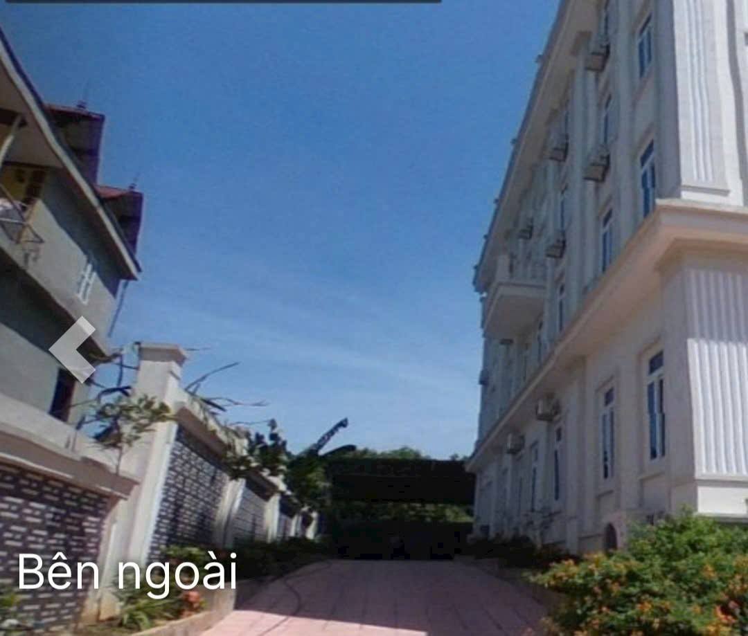 Bán gấp Khách sạn 1094m2, mt20m, 6T, 31 tỷ, Minh Phú, Sóc Sơn. 15989919