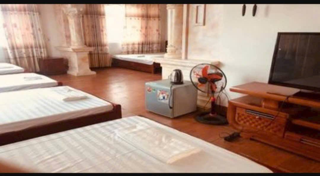 Bán gấp Khách sạn 1094m2, mt20m, 6T, 31 tỷ, Minh Phú, Sóc Sơn. 15989919