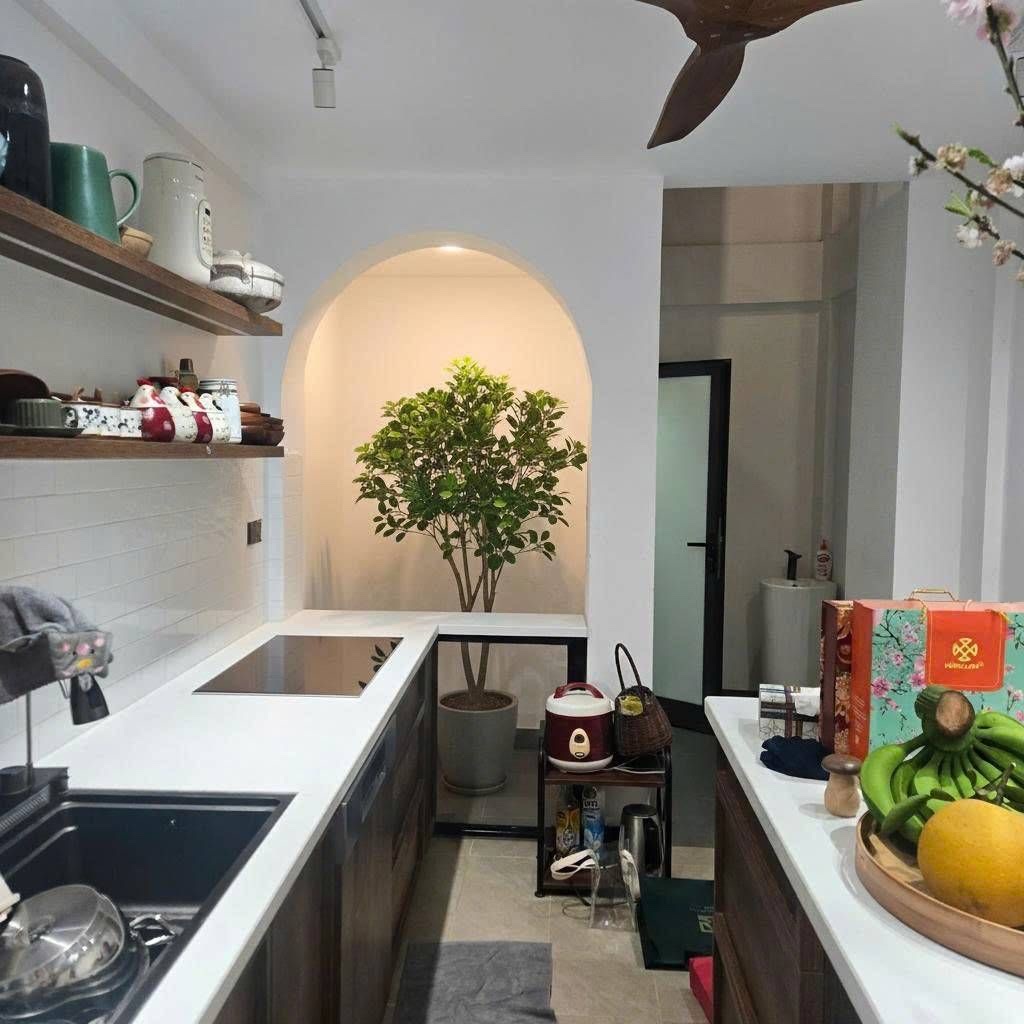 thụy khuê 30m x7 tầng thang máy 12 tỷ view hồ,cách phố 20m,ngõ thông ra hồ 15989920