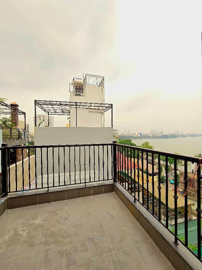 thụy khuê 30m x7 tầng thang máy 12 tỷ view hồ,cách phố 20m,ngõ thông ra hồ 15989920