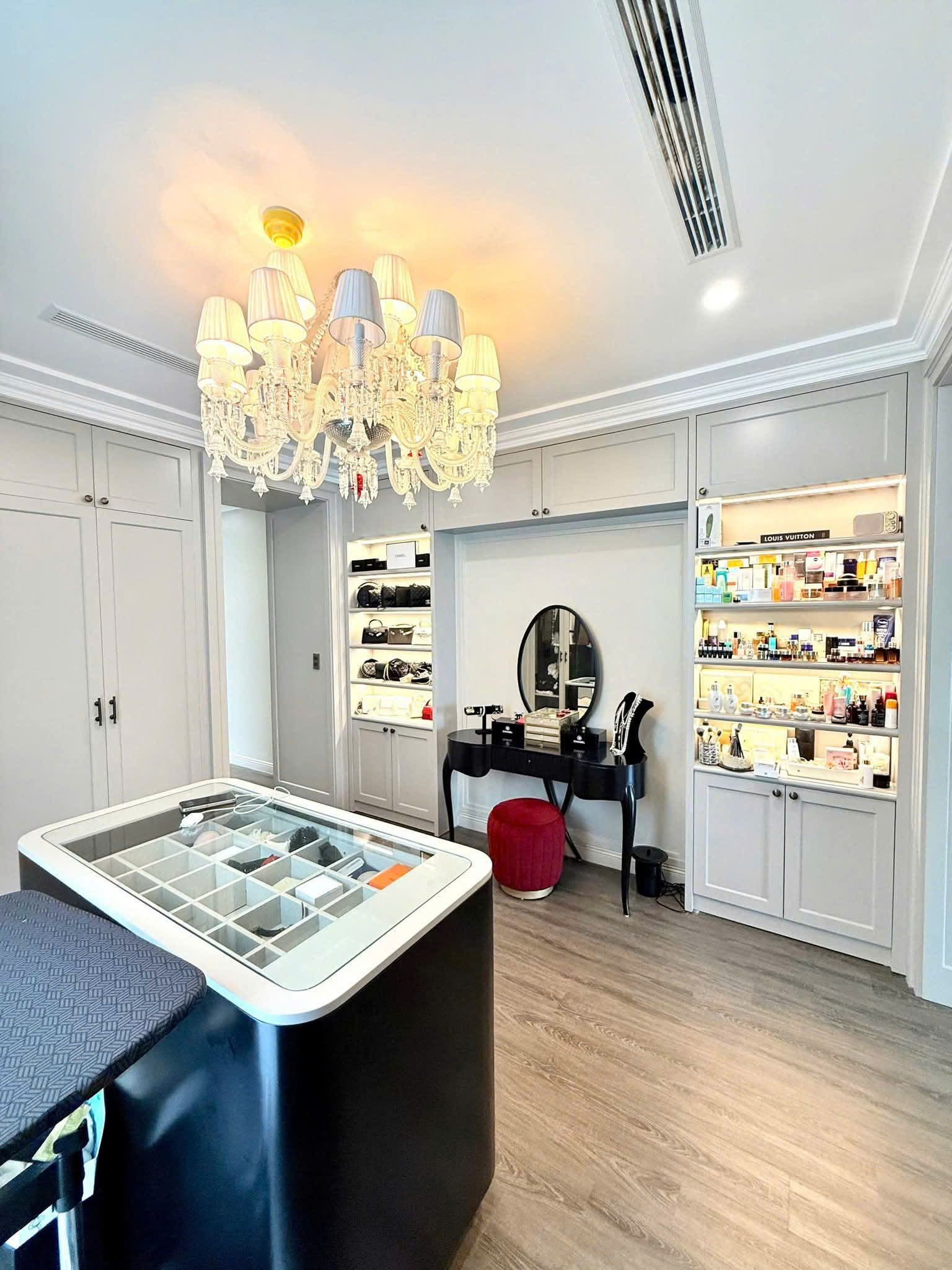 Bán nhà mặt phố Ba Đình, lô góc, 100m2, mặt tiền 6m, kinh doanh tốt, chỉ 44 tỷ 15989933