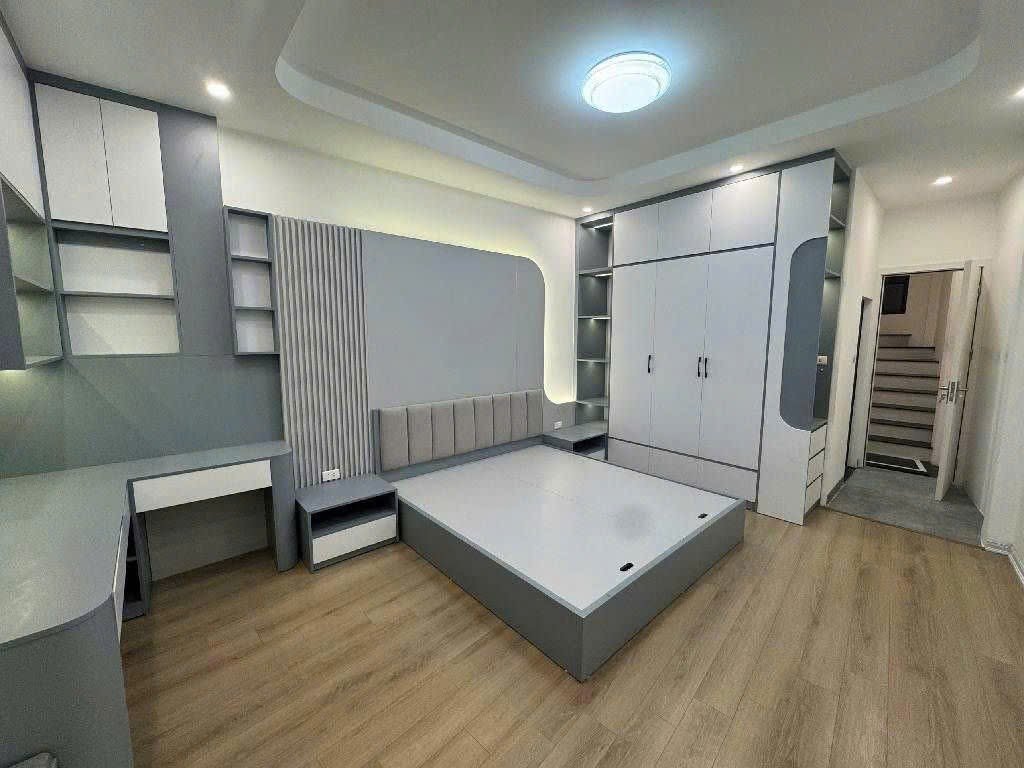 Bán Nhà Chợ Khâm Thiên. Đống Đa. DT 33m2. MT 4m. 5 Tầng. Giá 8.8 Tỷ. 15989944