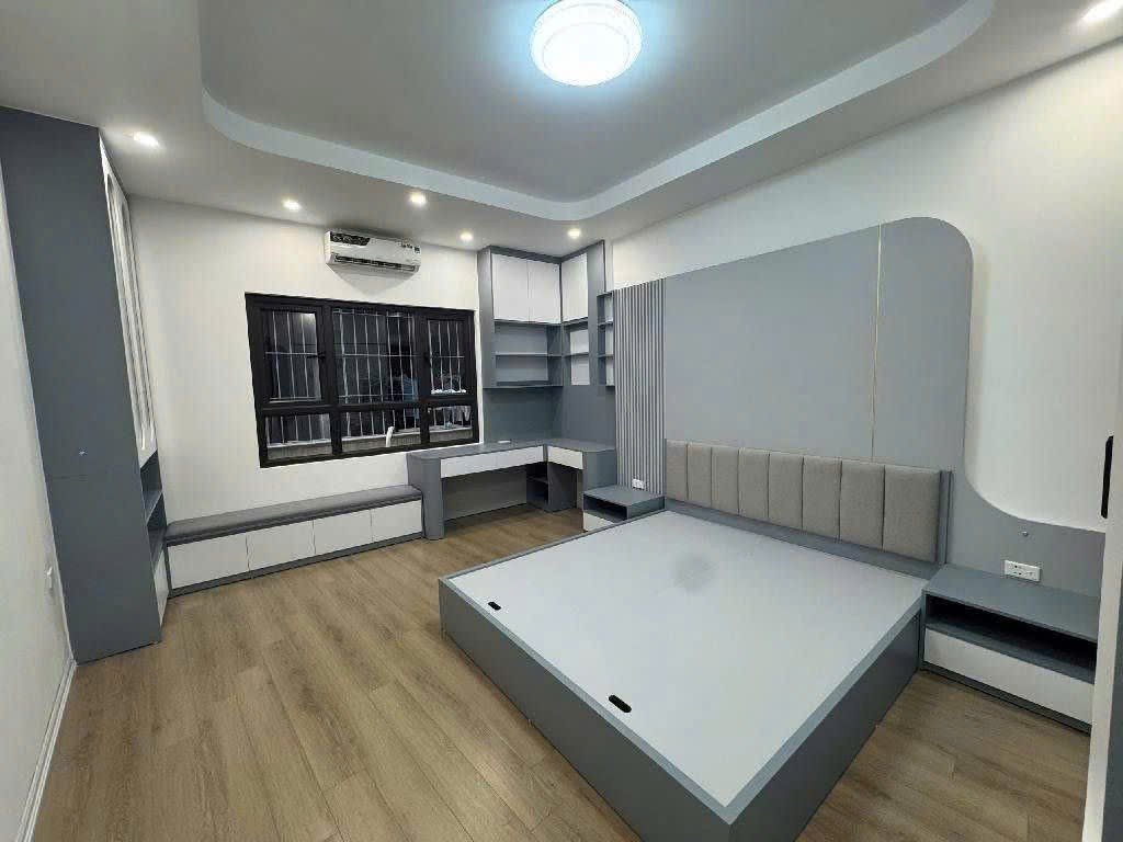 Bán Nhà Chợ Khâm Thiên. Đống Đa. DT 33m2. MT 4m. 5 Tầng. Giá 8.8 Tỷ. 15989944