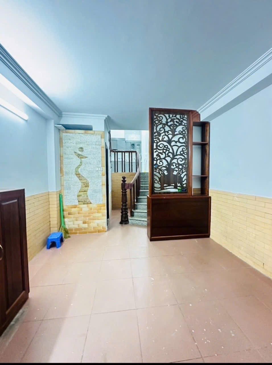 NHÀ NGÕ 46, NGUYỄN HOÀNG TÔN, TÂY HỒ-PHÂN LÔ-KD: 32M X5T, MT 3,2M, GIÁ 9,8 TỶ. 15989976