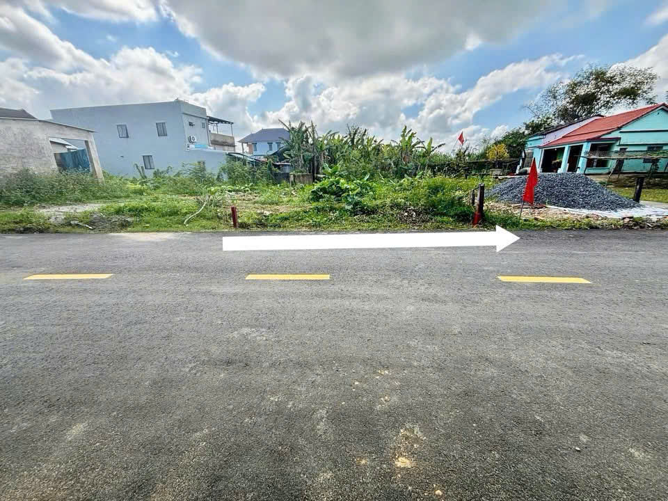 Chỉ 1.850tr  Anh Chị sở hữu ngay lô đất Mặt Tiền Đường Nhựa 7.5m Liên Thôn Hoà Tiến . 15989991