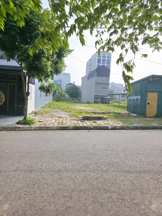 Tôi bán nhanh lô đất 100,1m2 full thổ tại Phú Cát, Hà Nội, sổ đỏ, đường oto tránh nhau, giá 3 tỷ 15990037