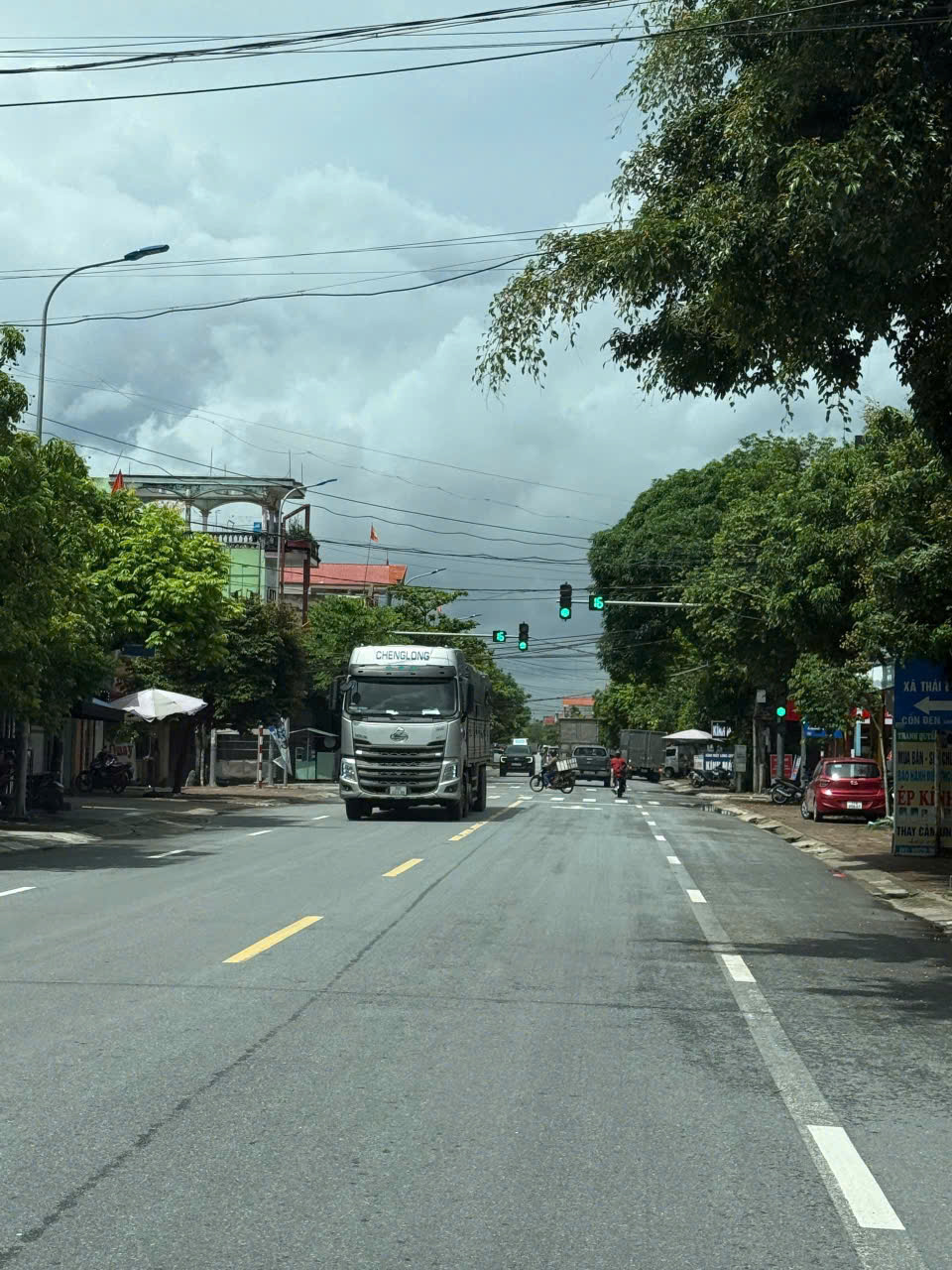 HOT !!! SỞ HỮU NGAY LÔ ĐẤT ĐẸP - GIÁ TỐT - Vị Trí Đắc Địa Gần Ngay Ngã Tư Chợ Lục 15990081