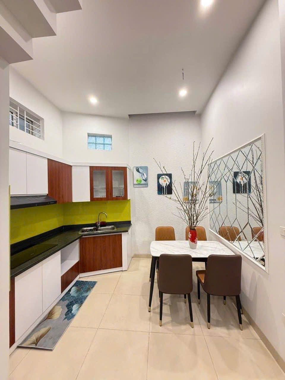 Chỉ từ 220tr/m hiếm có khó tìm. Nhà 34m, lô góc 3 mặt thoáng, tại phường Định Công 15990122