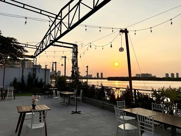 CHO THUÊ NHÀ HÀNG VEN SÔNG QUẬN 2 – SẴN SÀNG KINH DOANH NGAY 15990142