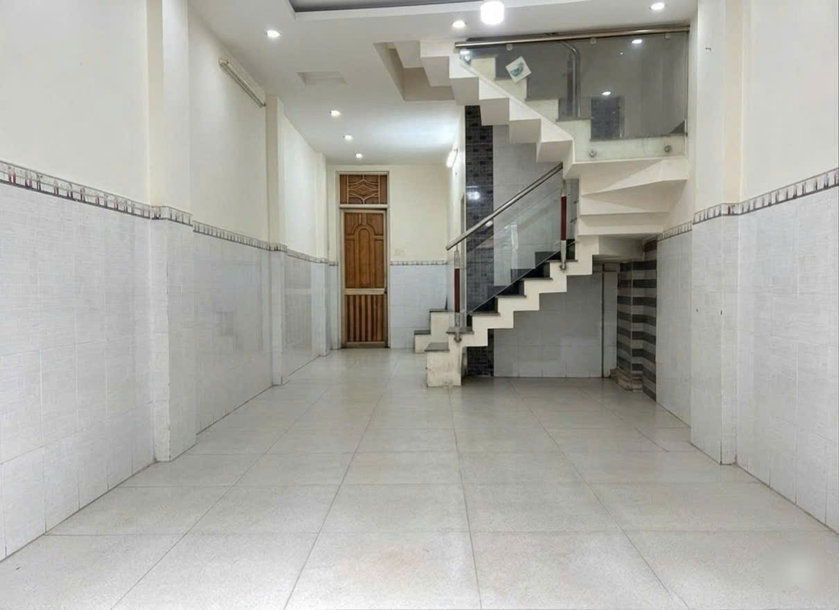 Bán nhà Lạc Long Quân, P10, Tân Bình - 4 tầng - 35m2 - chỉ 4.5 tỷ 15990149