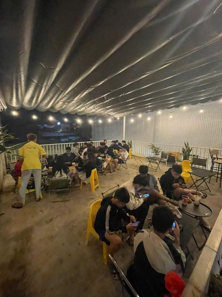 Do không thể tiếp tục quản lý vì công việc cá nhân, mình cần sang nhượng lại toàn bộ quán **Yellow 15990154