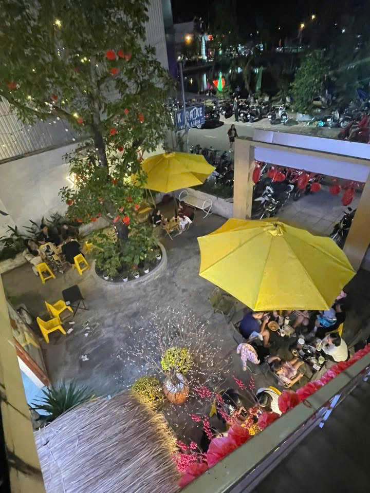 Do không thể tiếp tục quản lý vì công việc cá nhân, mình cần sang nhượng lại toàn bộ quán **Yellow 15990154