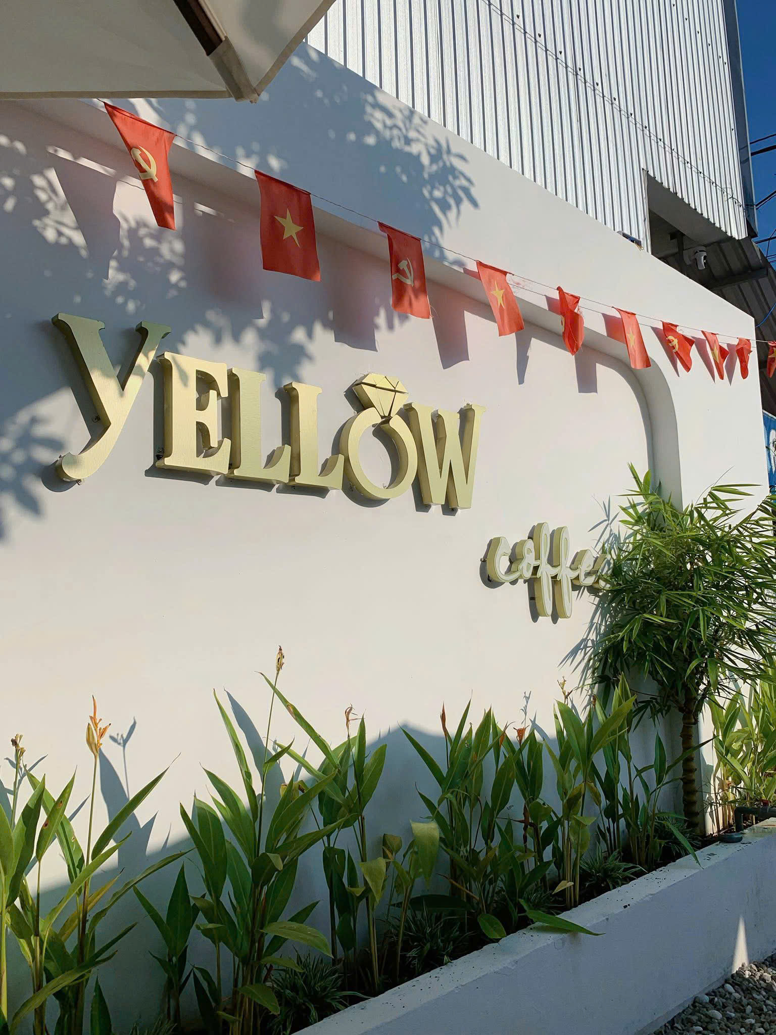 Do không thể tiếp tục quản lý vì công việc cá nhân, mình cần sang nhượng lại toàn bộ quán **Yellow 15990154