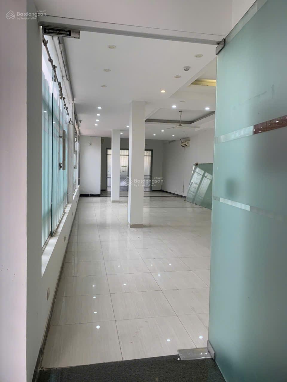 Cho thuê văn phòng 110 mét tại tầng 1 số nhà 38 ngõ 110 Trung Kính, Yên Hòa, Hà Nội. 15990232