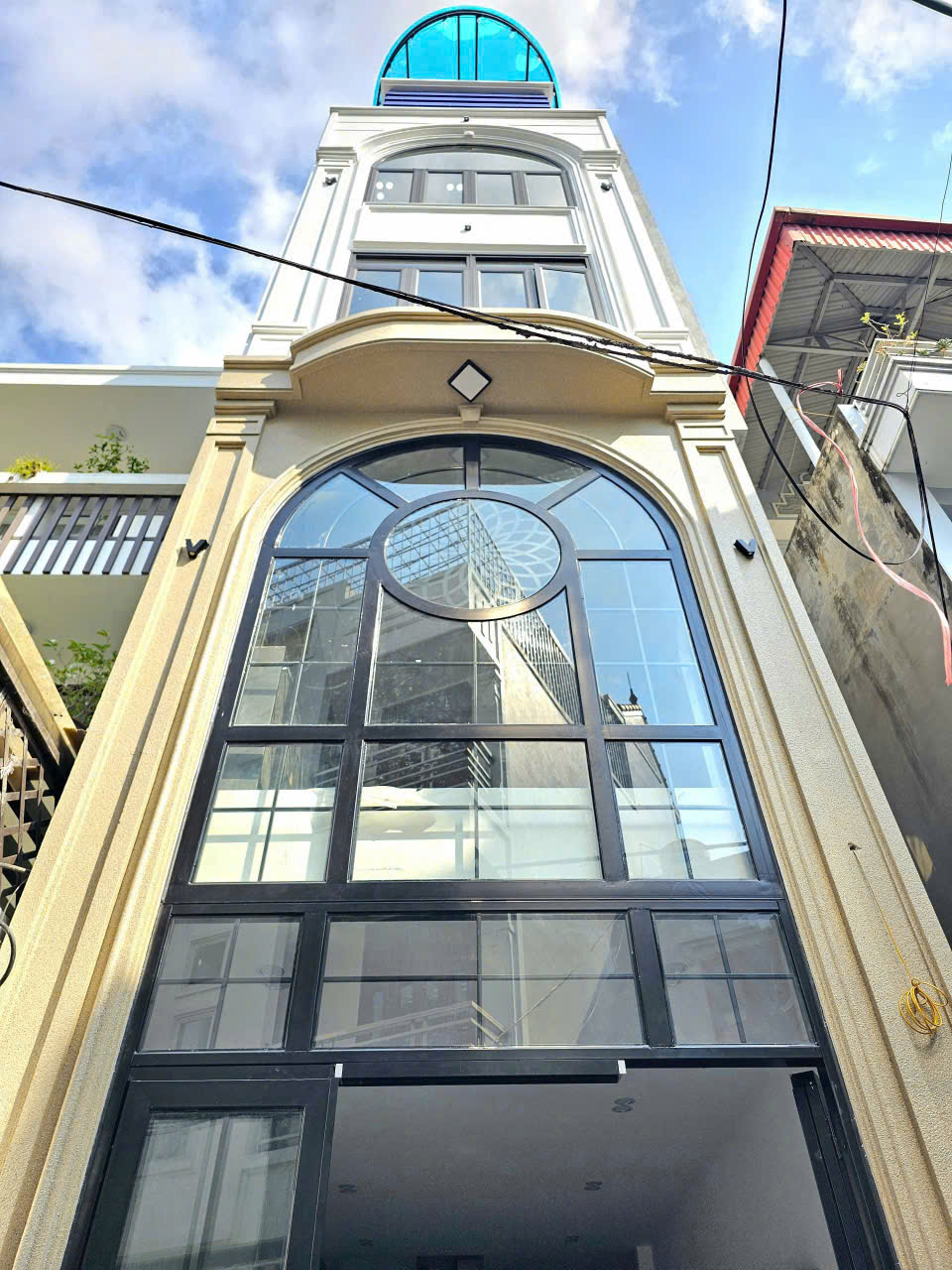 Nhà 5 Tầng thang máy ngõ Hồ Sen - Lê Chân - Hải Phòng $7.4 tỷ 15990380