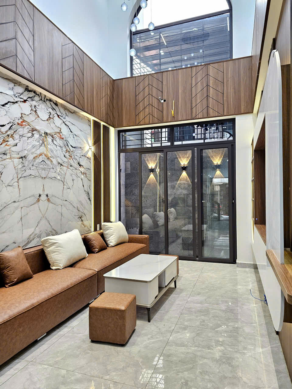 Nhà 5 Tầng thang máy ngõ Hồ Sen - Lê Chân - Hải Phòng $7.4 tỷ 15990380