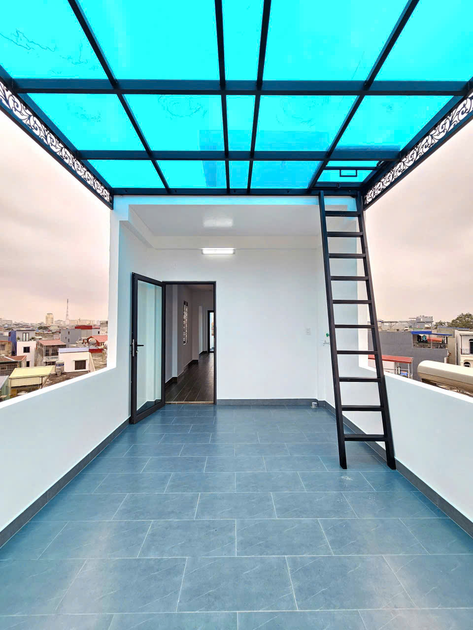 Nhà 5 Tầng thang máy ngõ Hồ Sen - Lê Chân - Hải Phòng $7.4 tỷ 15990380