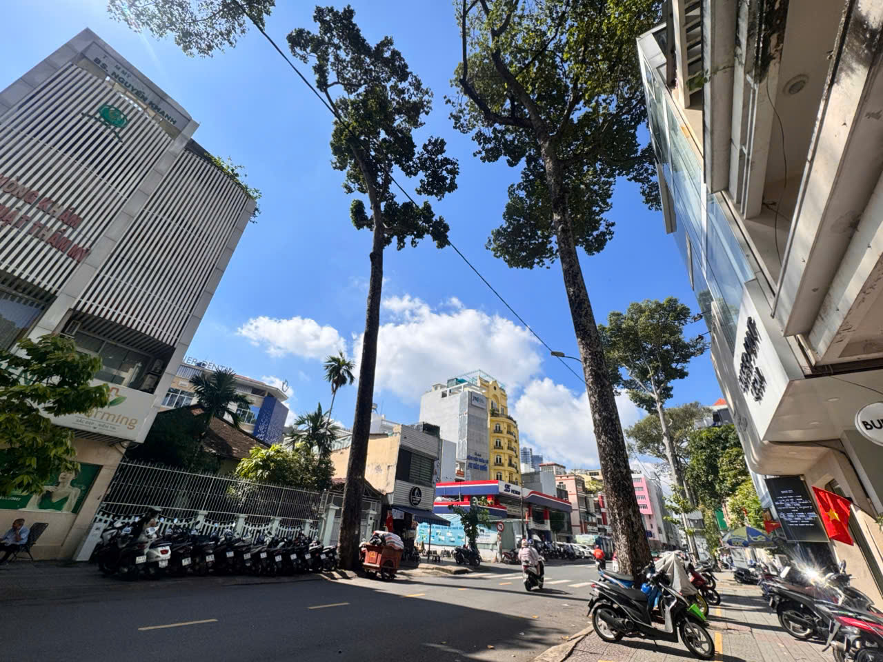 CHÍNH CHỦ BÁN NHÀ 2 TẦNG MẶT TIỀN Đ.BÙI THỊ XUÂN, QUẬN 1 - VỊ TRÍ SIÊU VIP - NGANG HIẾM 4M*20M - 15990383