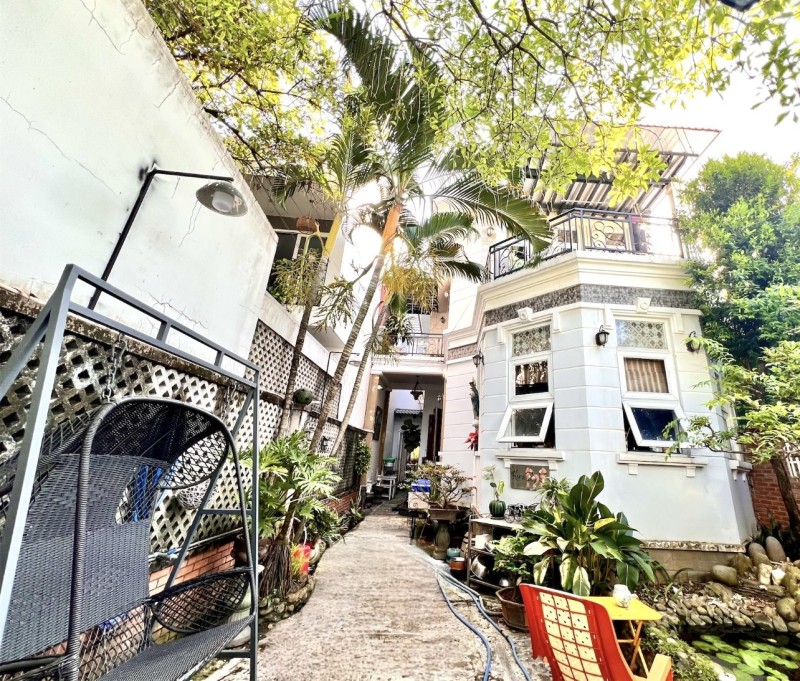 Bán Biệt Thự sân vườn, đường Trương Thanh Hải, Tăng NHơn Phú B, Thủ Đức, TP HCM. DT  210m2, Sổ 15990386