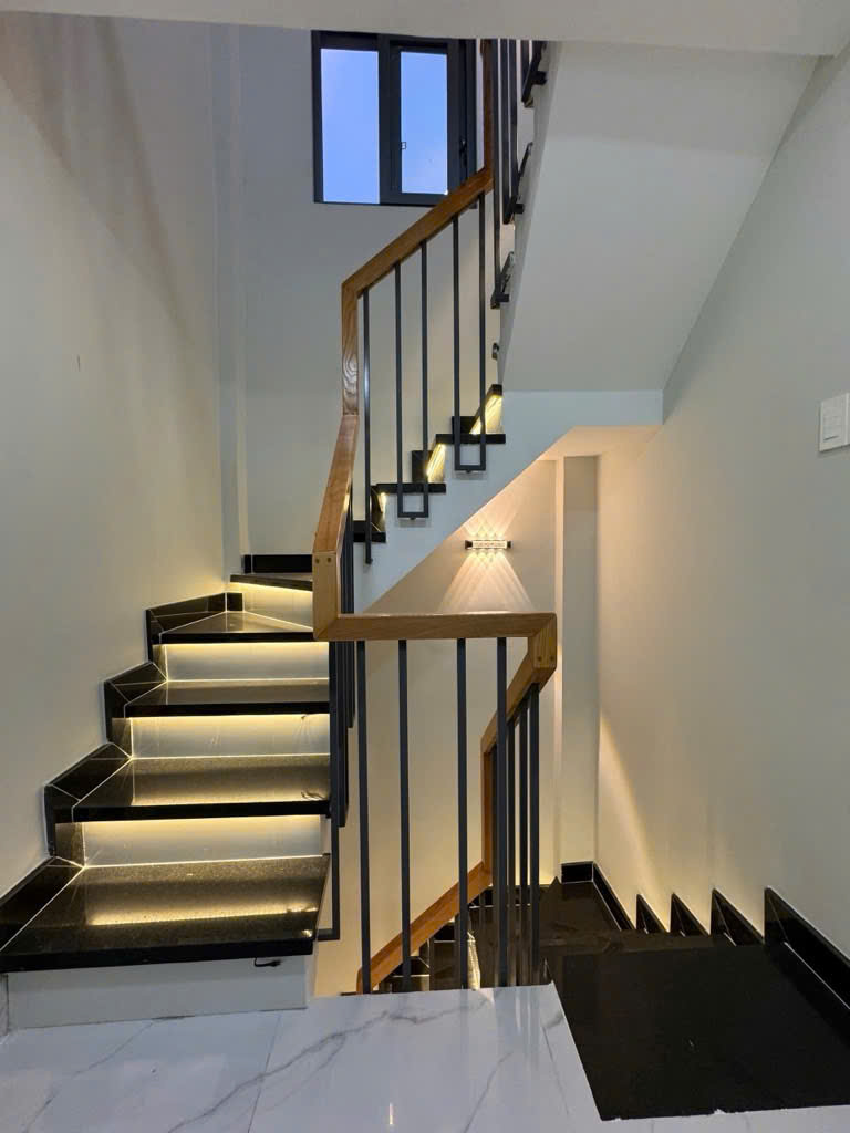 NHÀ ĐẸP LUNG LINH, HXH, NGANG 4M, 4 TẦNG, SHR, PHẠM VĂN CHÍ, 6 TỶ HƠN, QUẬN 6 15990391