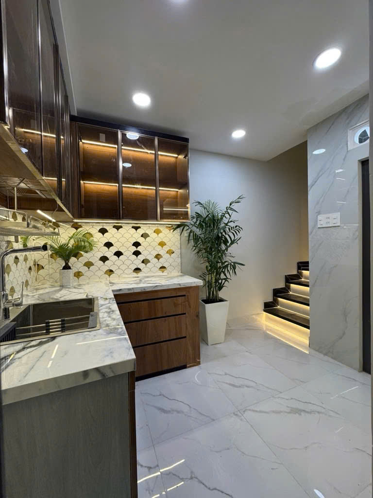 NHÀ ĐẸP LUNG LINH, HXH, NGANG 4M, 4 TẦNG, SHR, PHẠM VĂN CHÍ, 6 TỶ HƠN, QUẬN 6 15990391