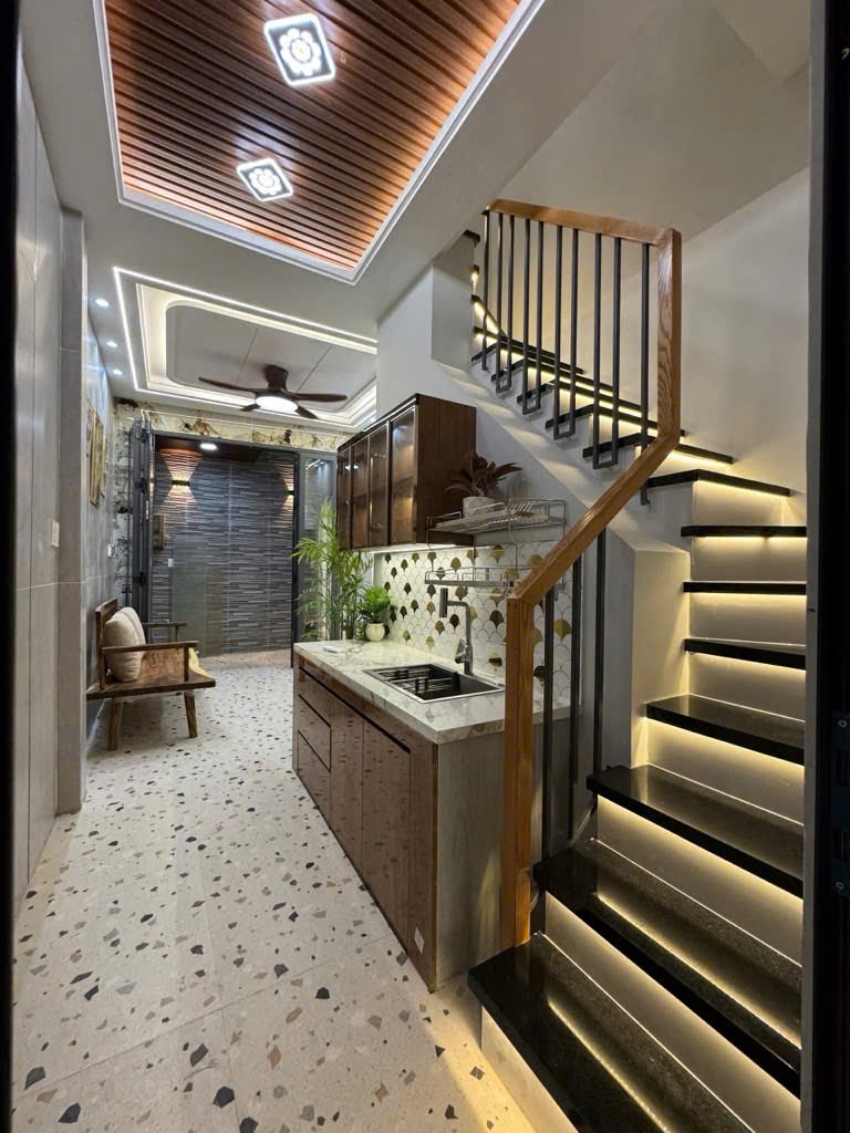 NHÀ ĐẸP LUNG LINH, HXH, NGANG 4M, 4 TẦNG, SHR, PHẠM VĂN CHÍ, 6 TỶ HƠN, QUẬN 6 15990391