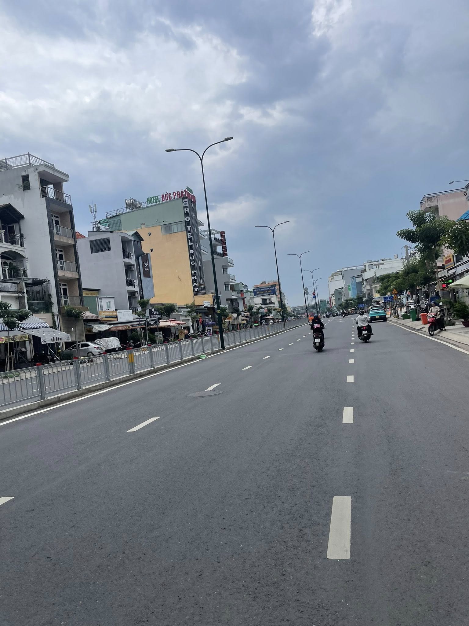 Bán nhà mặt tiền 5000m2 giá 420 tỷ Đường Dương Quảng Hàm 15990402