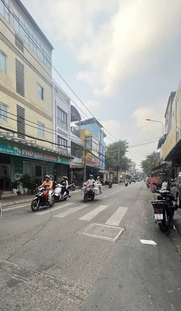 TIN THẬT bán nhà Tân Phú - 110m2 5 tầng , ngang 5x20 đường trước nhà 13m, vỉa hè, 15990423