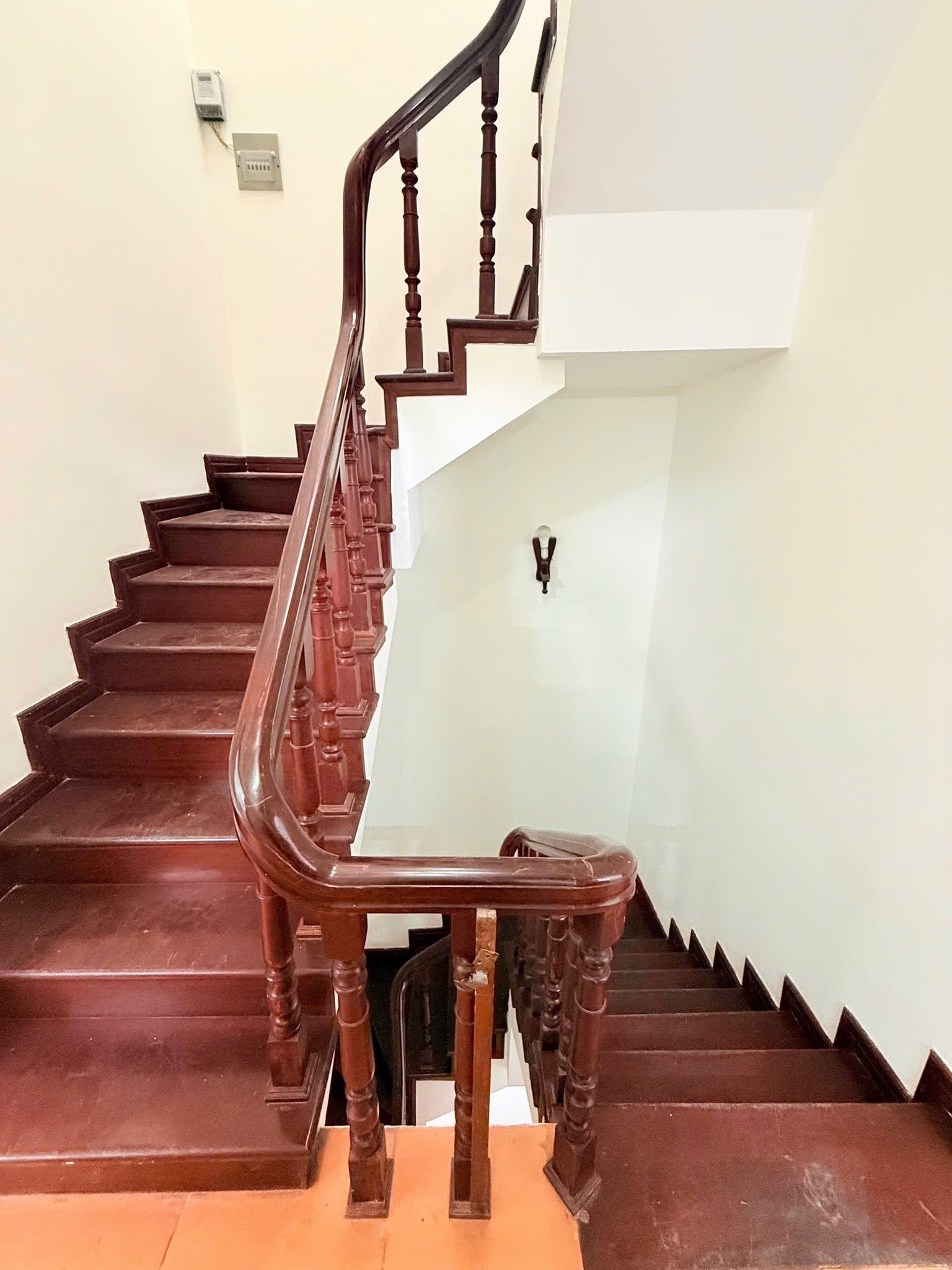 NHÀ PHỐ, TRẦN QUỐC HOÀN, CẦU GIẤY-PHÂN LÔ-Ô TÔ-KD: 55M X4T, MT 5,5M, GIÁ 26,4 TỶ. 15990443