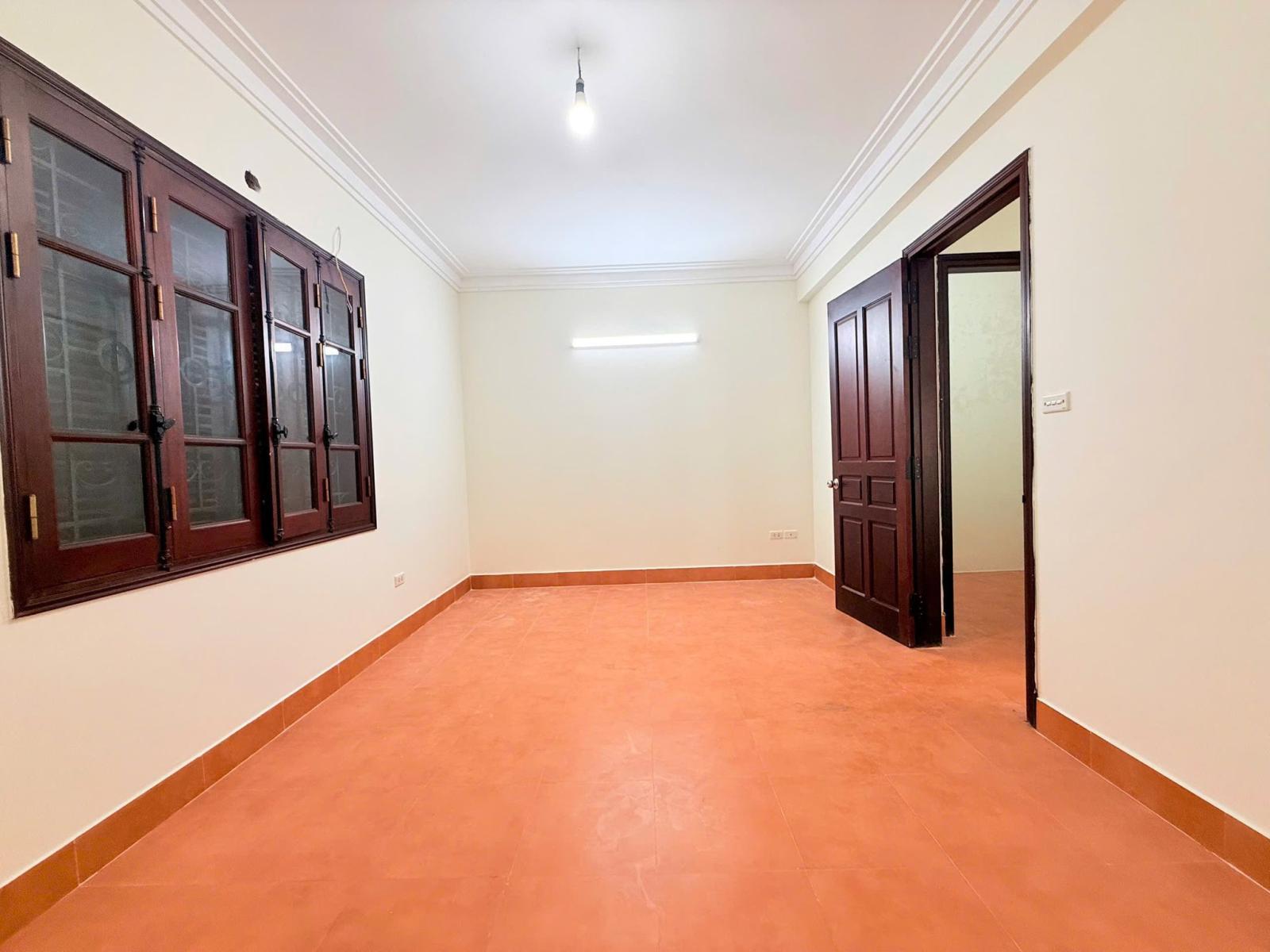 NHÀ PHỐ, TRẦN QUỐC HOÀN, CẦU GIẤY-PHÂN LÔ-Ô TÔ-KD: 55M X4T, MT 5,5M, GIÁ 26,4 TỶ. 15990443