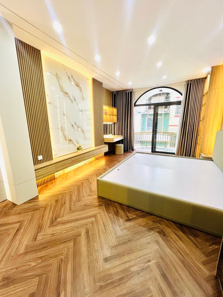 Bán nhà đẹp Ngọc Thụy -10m Ô tô 68m 5 tầng- thang máy- full Nội thất nhỉnh 12 tỷ(TL) 15990467