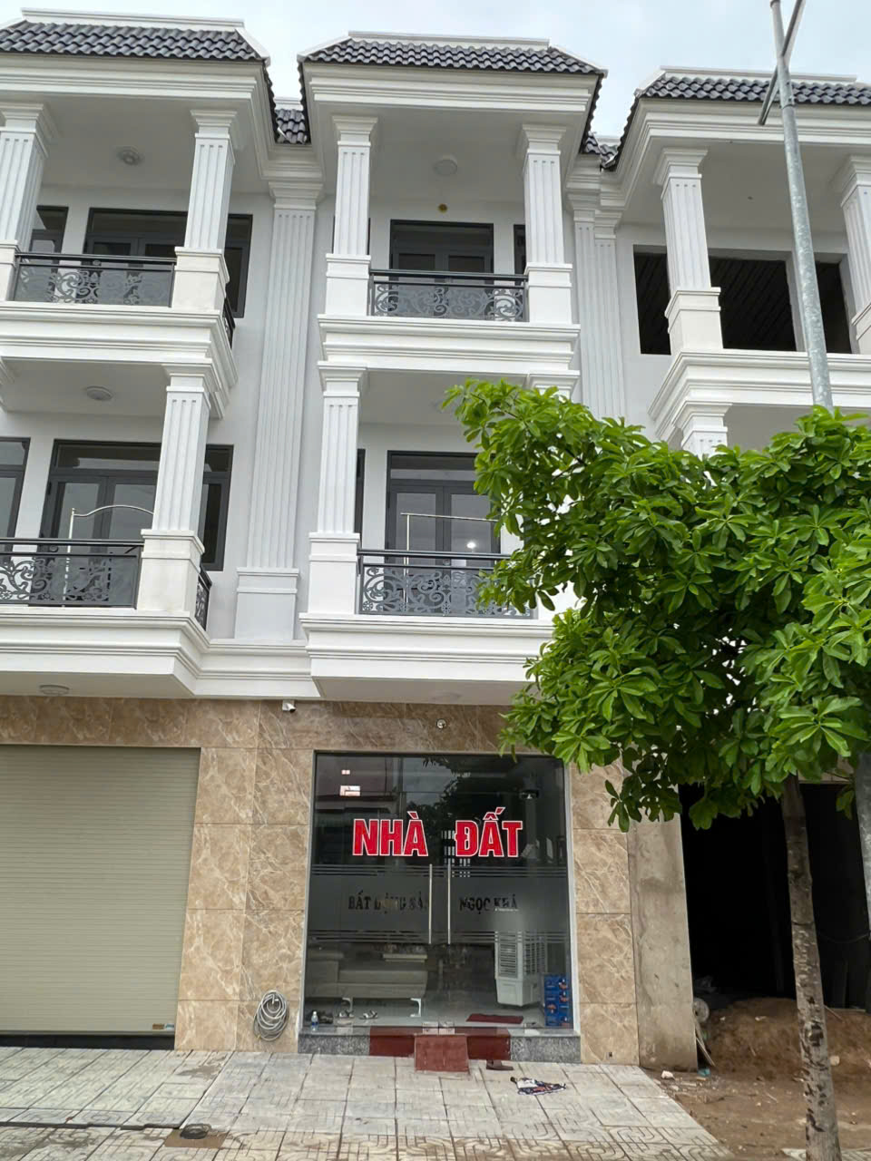 BÁN NHÀ PHƯỜNG DĨ AN, TP DĨ AN, BÌNH DƯƠNG  – FULL NỘI THẤT – GIÁ 5,2 TỶ 15990519