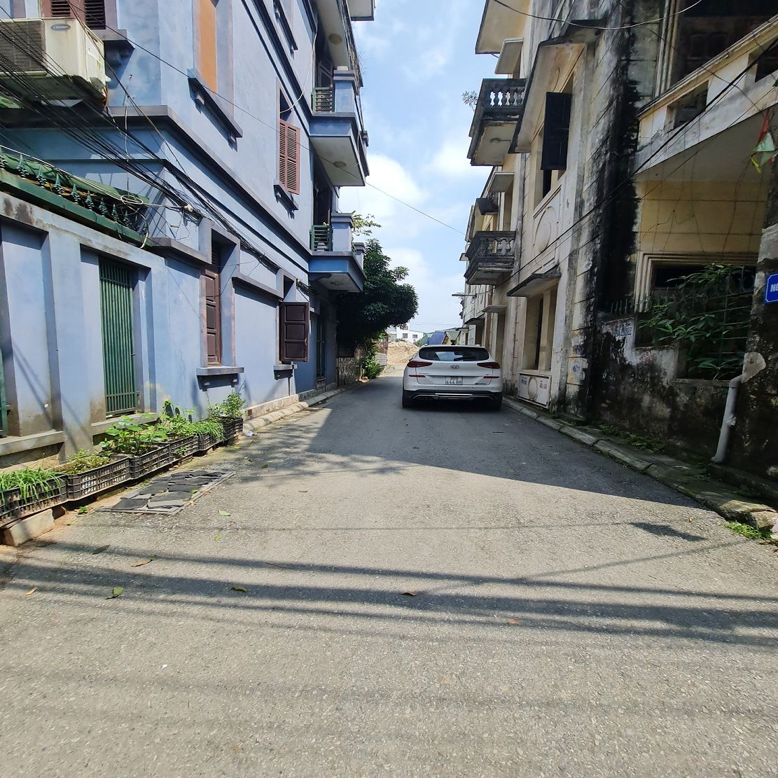 Bán đất Đa Tốn, Gia Lâm, Hà Nội. Dt 70m2, mt 4m, 7 chỗ chạy thông chỉ 5 tỷ x. Lh 0989894845 15990526