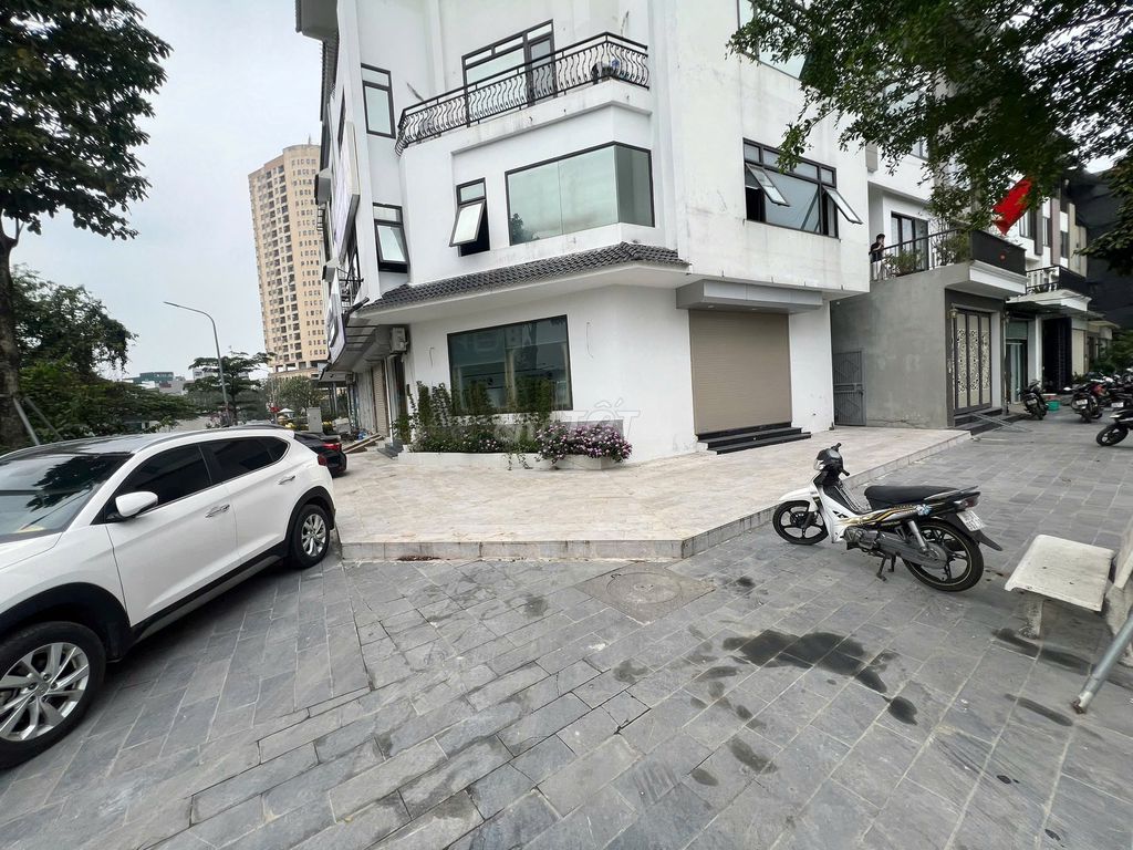 Cho thuê sàn văn phòng 135m² KĐT Đại Kim– giá tốt 15990596