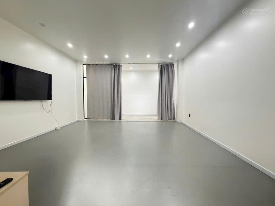 Nhà đẹp ở ngay tọa lạc tại 109/ Nguyễn Kiệm khu trung tâm sầm uất DT 5,2x20m, 9 tỷ TL 15990747