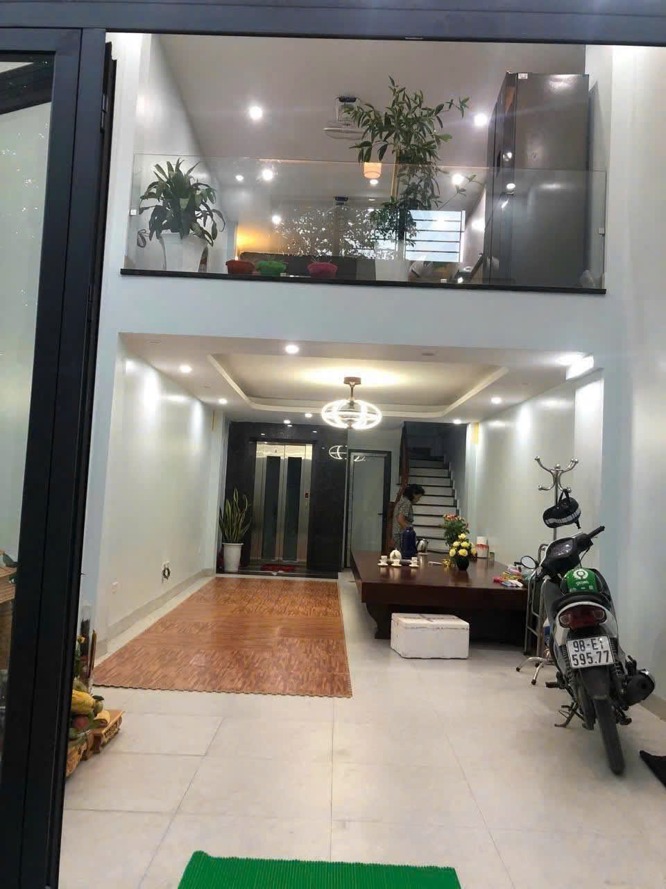 Cho thuê nhà nguyên căn ngõ 258 Tân Mai Thang máy 64m2 x 5 tầng, 4 ngủ, 3 wc, 14 Triệu 15990891