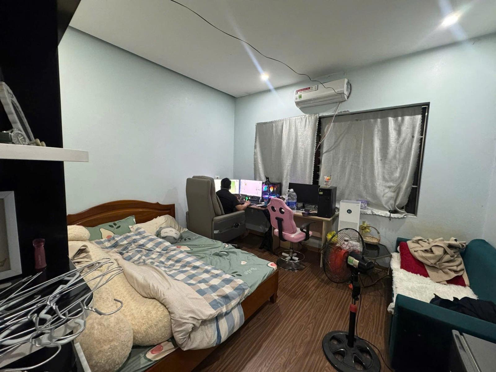 Cho thuê nhà nguyên căn ngõ 258 Tân Mai Thang máy 64m2 x 5 tầng, 4 ngủ, 3 wc, 14 Triệu 15990891