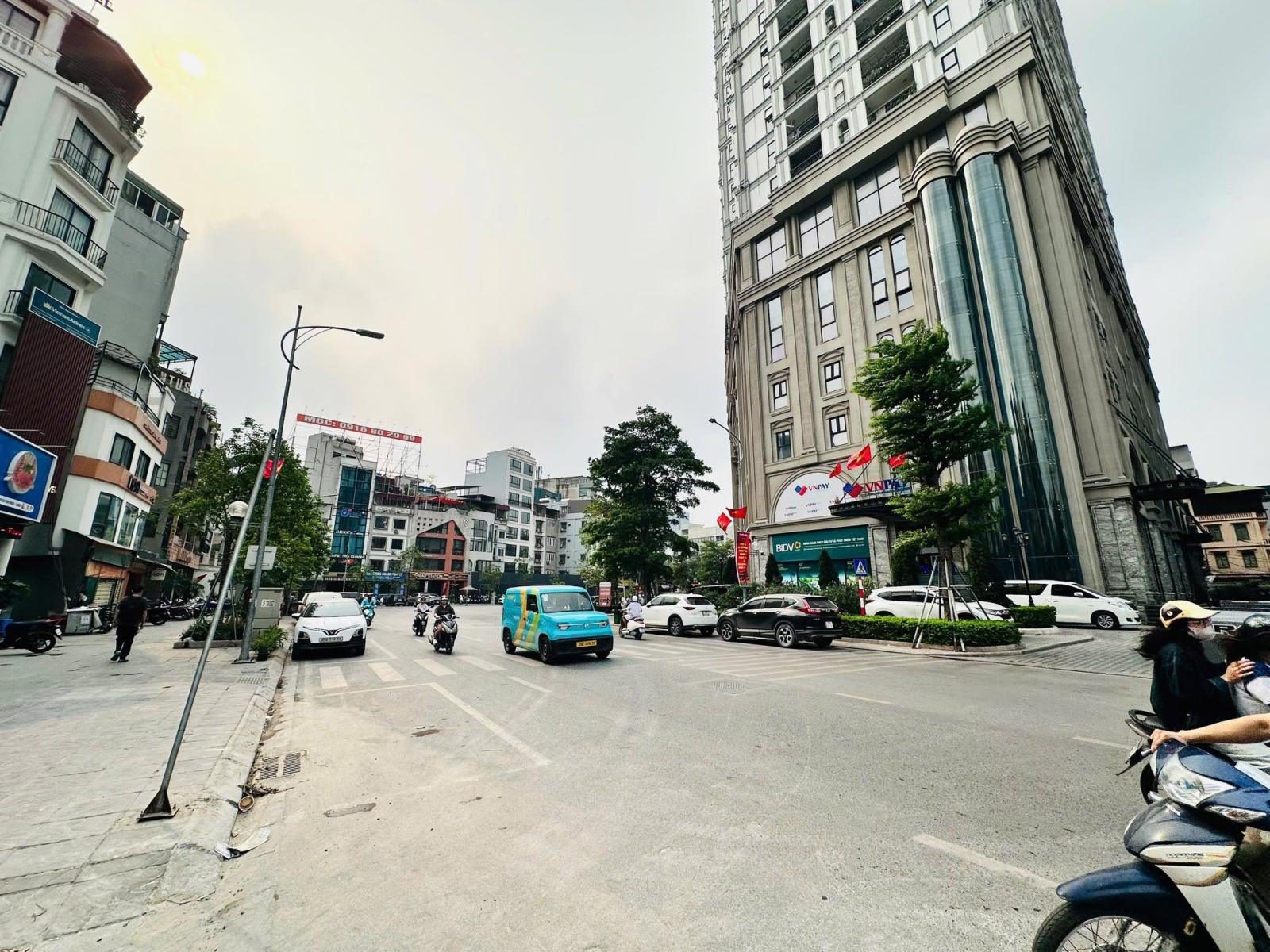 CẦN BÁN NHÀ PHỐ HUỲNH THÚC KHÁNG -61 M2 - 6 TẦNG - MT 7.6M - GIÁ 32.8 TỶ 15991166