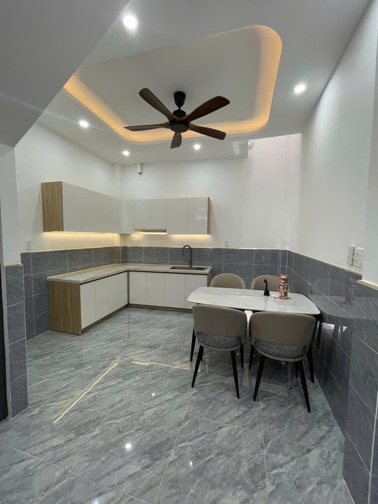 5 tỷ. BÌNH TÂN. Lê Văn Quới , hẻm thông , xe hơi đổ cửa. Ngay Ngã Tư Bốn Xã , giáp TÂN PHÚ. 72mv 15991203