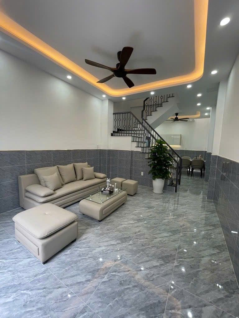 5 tỷ. BÌNH TÂN. Lê Văn Quới , hẻm thông , xe hơi đổ cửa. Ngay Ngã Tư Bốn Xã , giáp TÂN PHÚ. 72mv 15991203