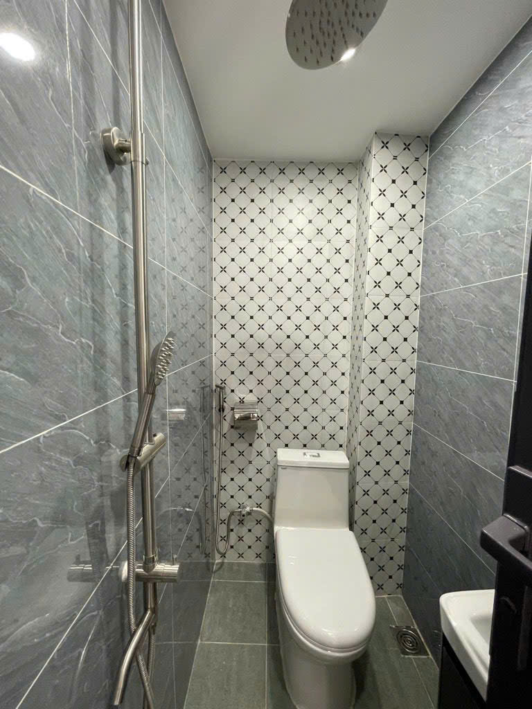 5 tỷ. BÌNH TÂN. Lê Văn Quới , hẻm thông , xe hơi đổ cửa. Ngay Ngã Tư Bốn Xã , giáp TÂN PHÚ. 72mv 15991203